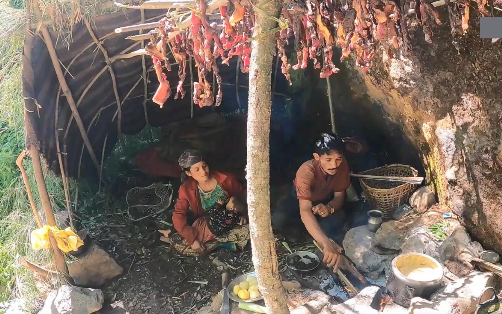 喜马拉雅山下。印度的三口之家，完全做到了烤肉自由