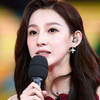 央视美女主持马凡舒：走秀时衣服掉落，霸气回应：谁爱看谁看