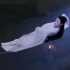 同样是小龙女睡绳子，刘亦菲姿势优雅太轻盈，没有对比就没有伤害