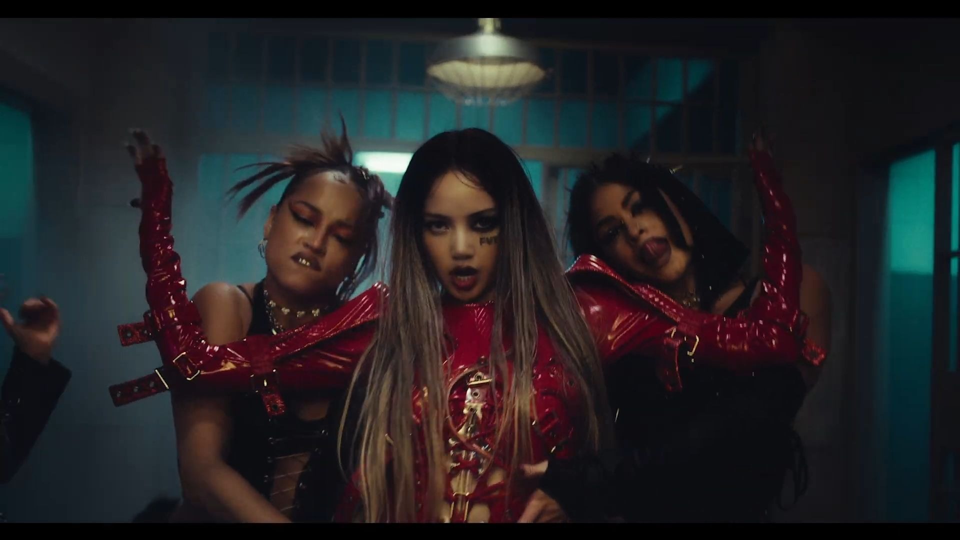 LISA新曲FXCK UP THE WORLD MV公开