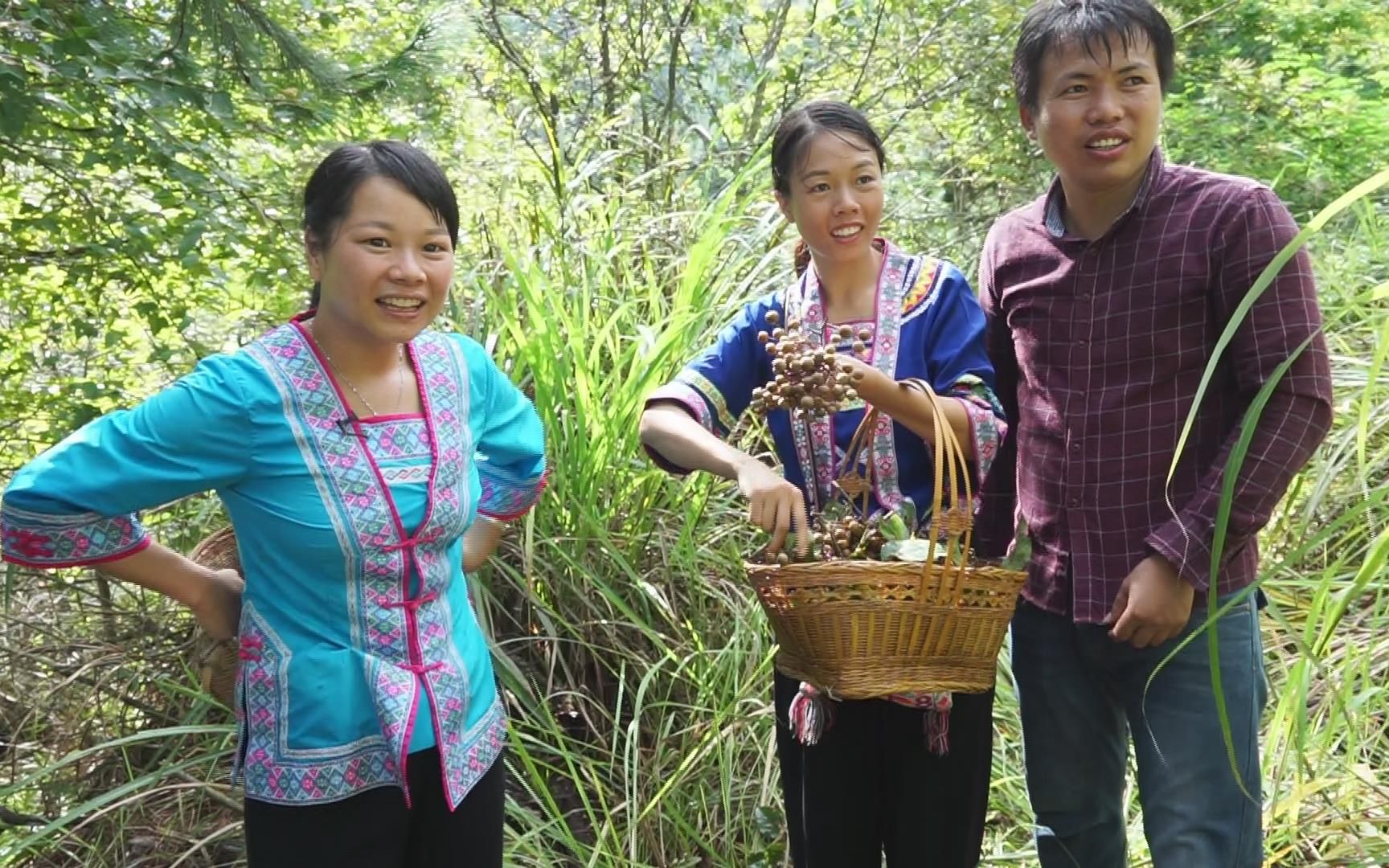 北京电视台进山给秋子拍纪录片,三哥三嫂也充当了客串,太幸运了哔哩哔哩bilibili