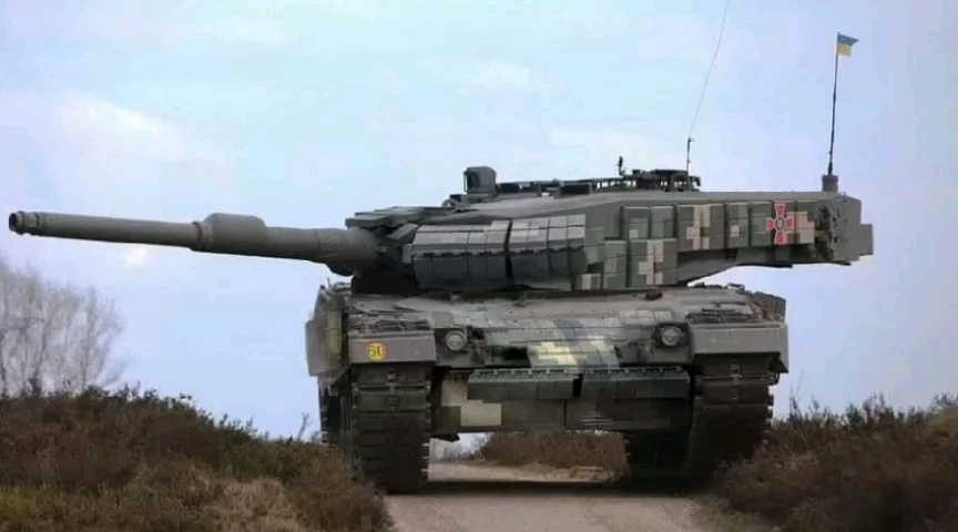 乌克兰人刚拿到豹2A4坦克就开始安装“接触-1”反应装甲