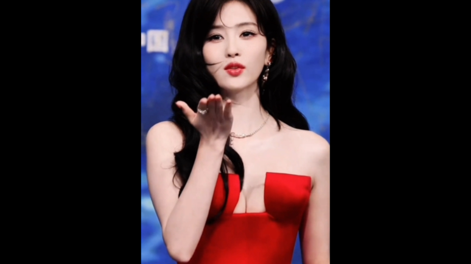 白鹿微博之夜礼服造型