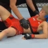 正播UFC275：中国梁娜上场仅1分30秒被KO，遭到希尔瓦娜两拳终结