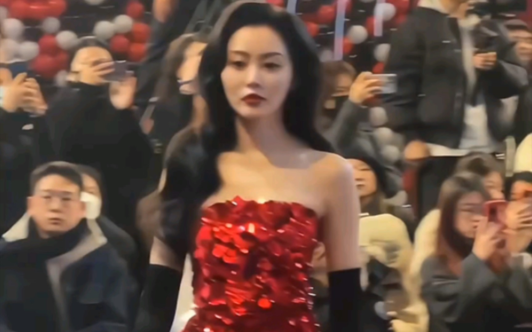 【张天爱】大秀美腿！性感火辣！