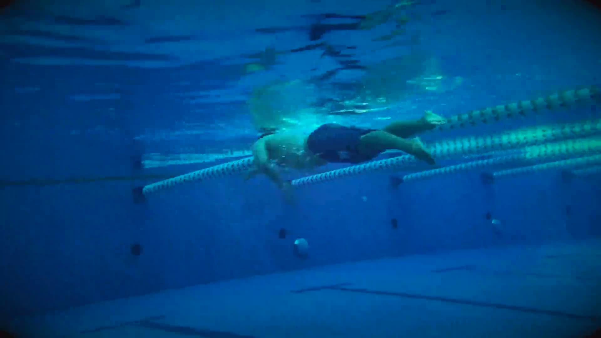 梦觉教游泳.自由泳入门5.自由泳划手与打腿之