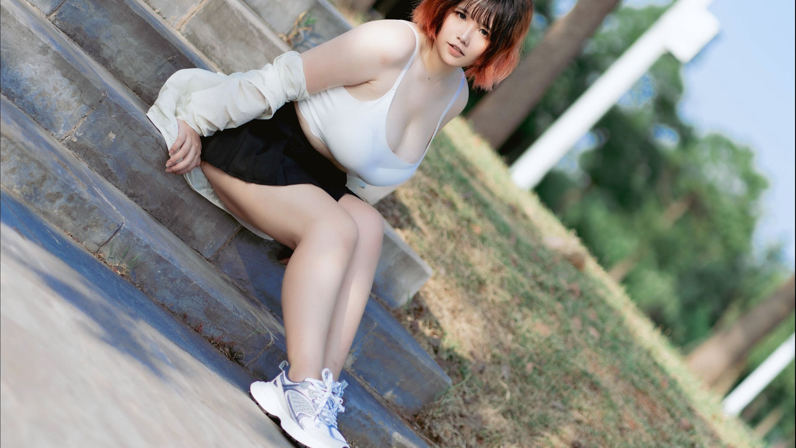 What it's like to be barefoot in sneakers