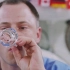 宇航员在太空中是怎么喝水的？
