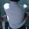 男子打拳下赌注,输了美女脱一件衣服,这下美女竟一件不留