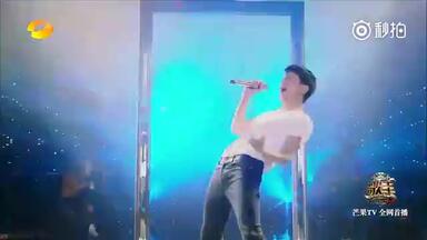 【前方核能预警】<em class="keyword">张杰</em>这段逆天高音堪比维塔斯，惊呆李健！