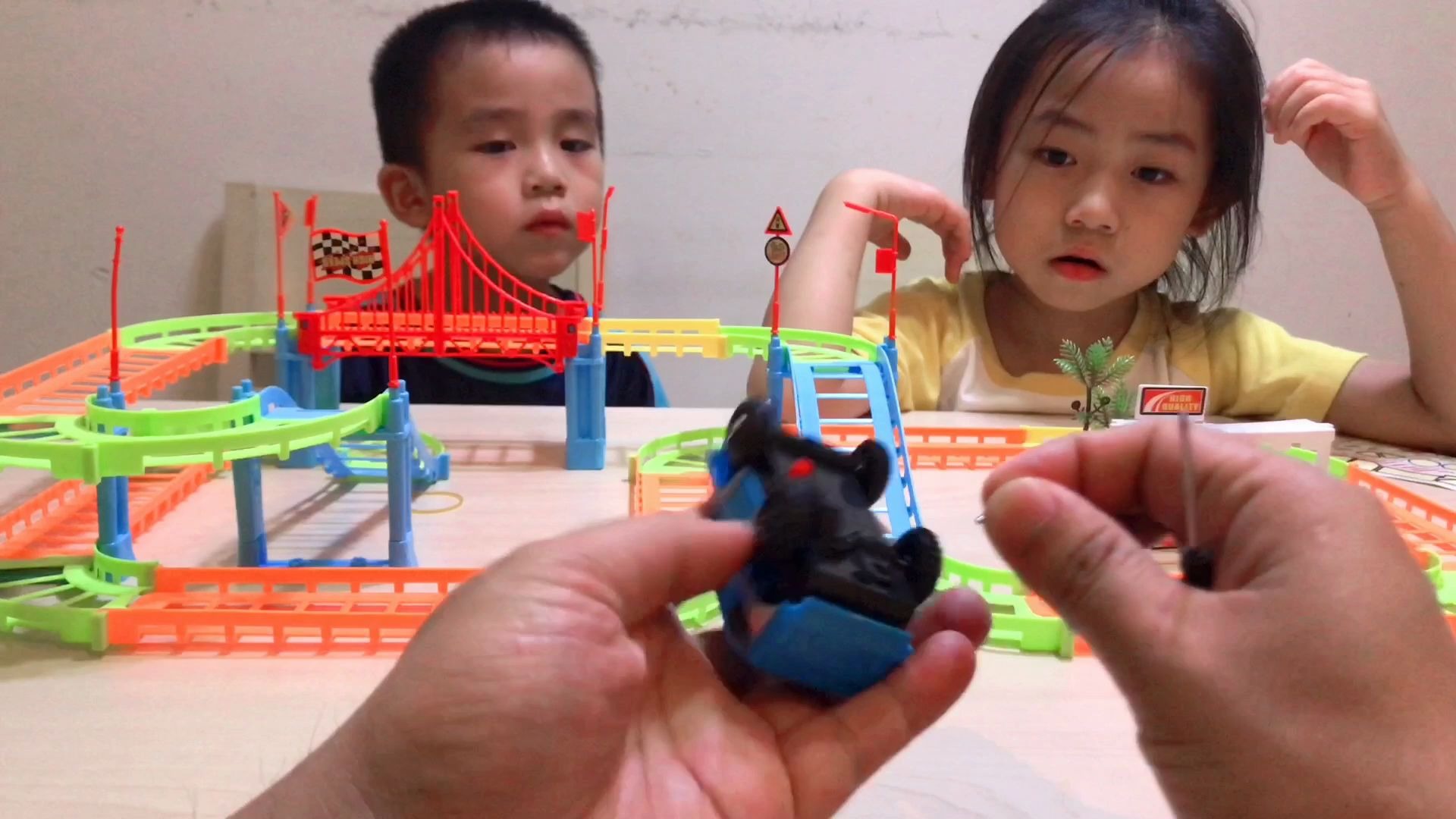 城市轨道小火车玩具 3岁儿童创意百变 DIY益智拼装积木高架桥电动-阿里巴巴
