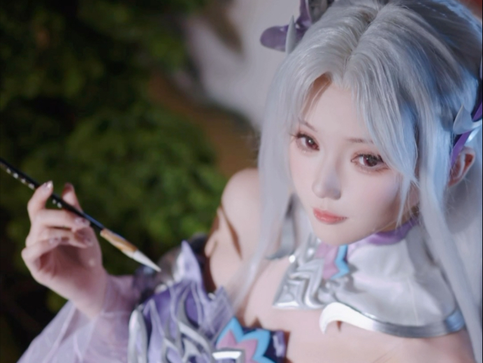 还是喜欢白发的她