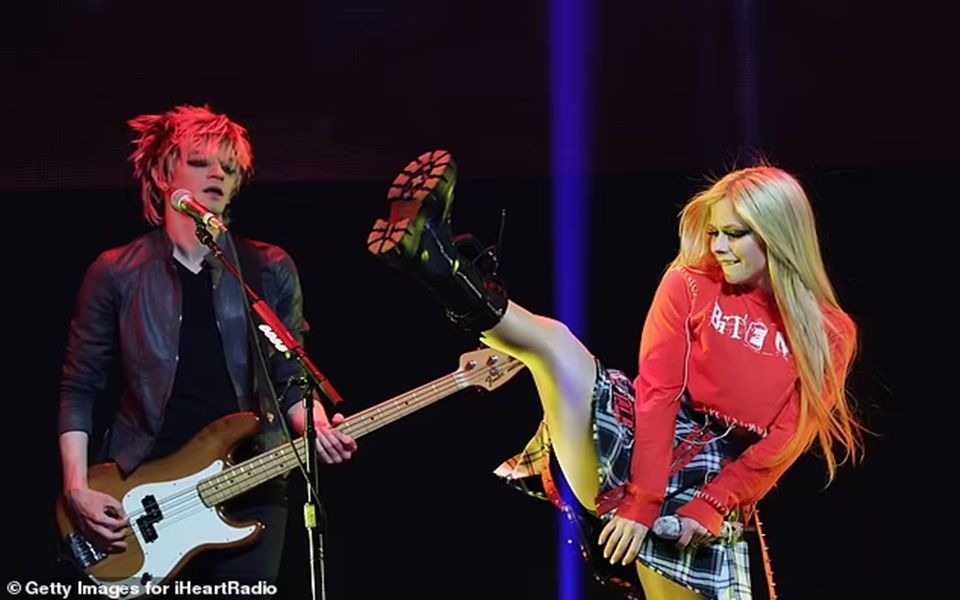 Avril Lavigne - iHeartRadio ALTer EGO 2022 1080p WEB-DL【Avril Lavigne