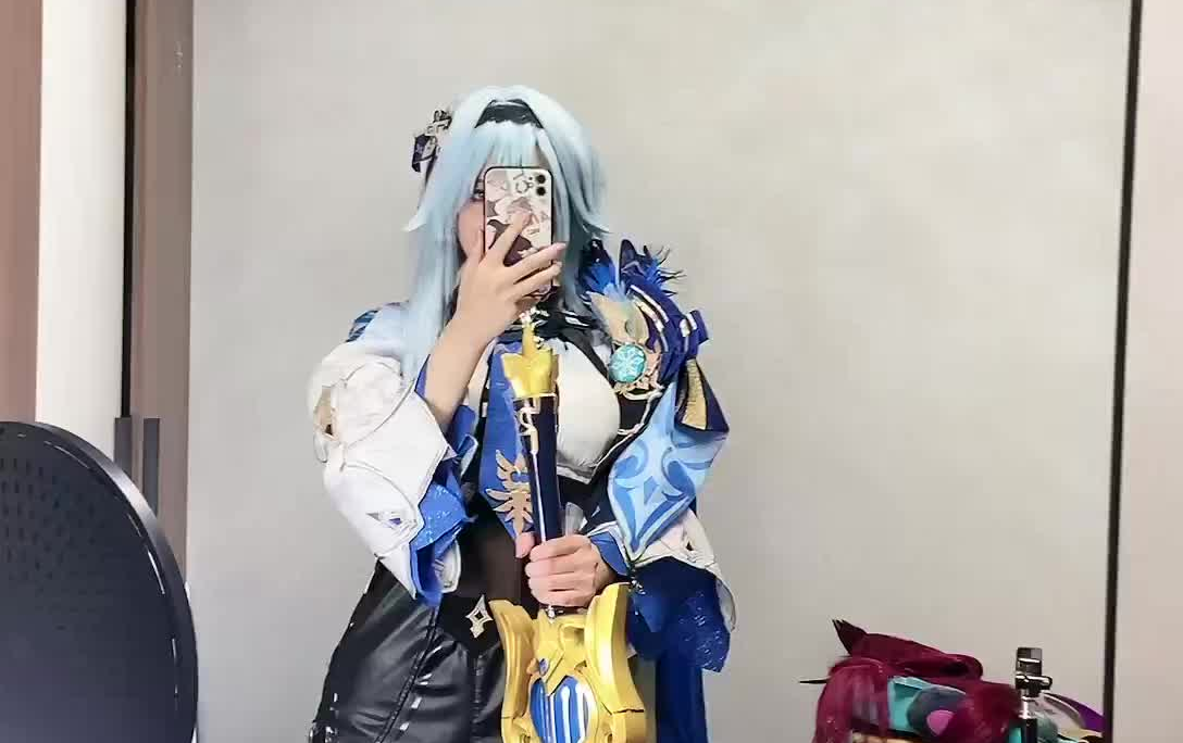 "Orange Cat Wants to Dry Rice