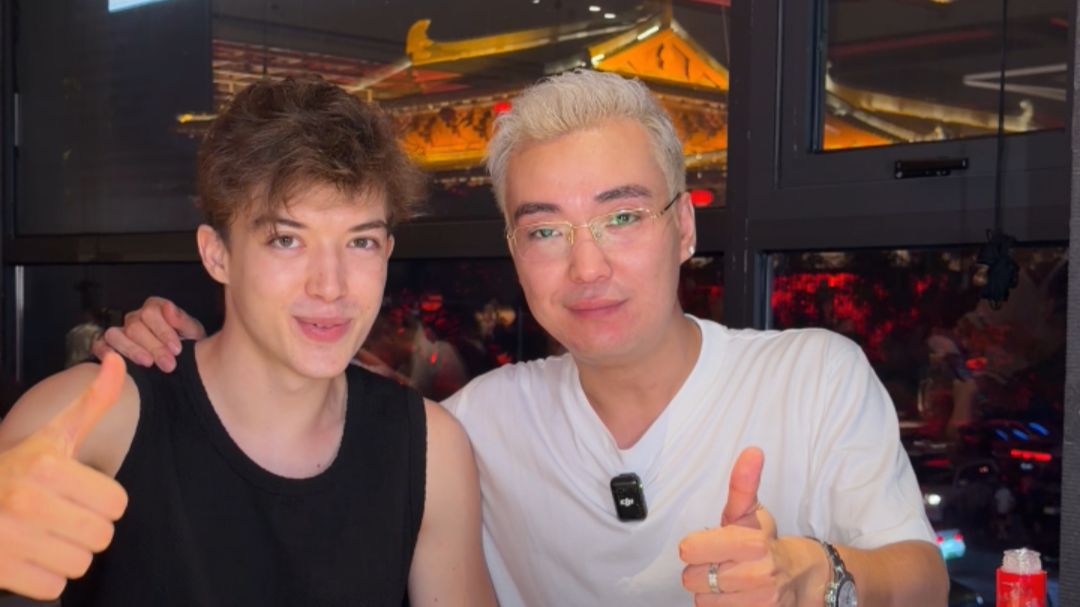 请俄罗斯粉丝吃陕菜：西安是我第二家乡！