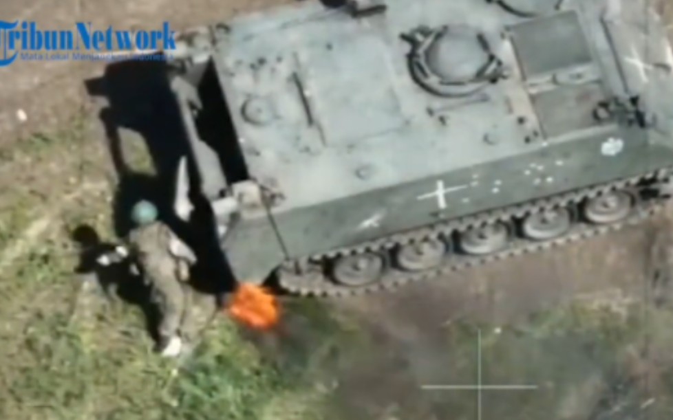 俄填线兵用手雷单杀满员的乌M113装甲车，笨拙又紧张但是杀疯了（这KD一下子登榜首）
