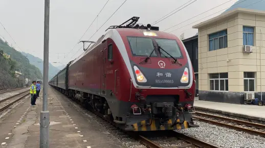 【运转】汉中-广州K768次列车蜀河站进站