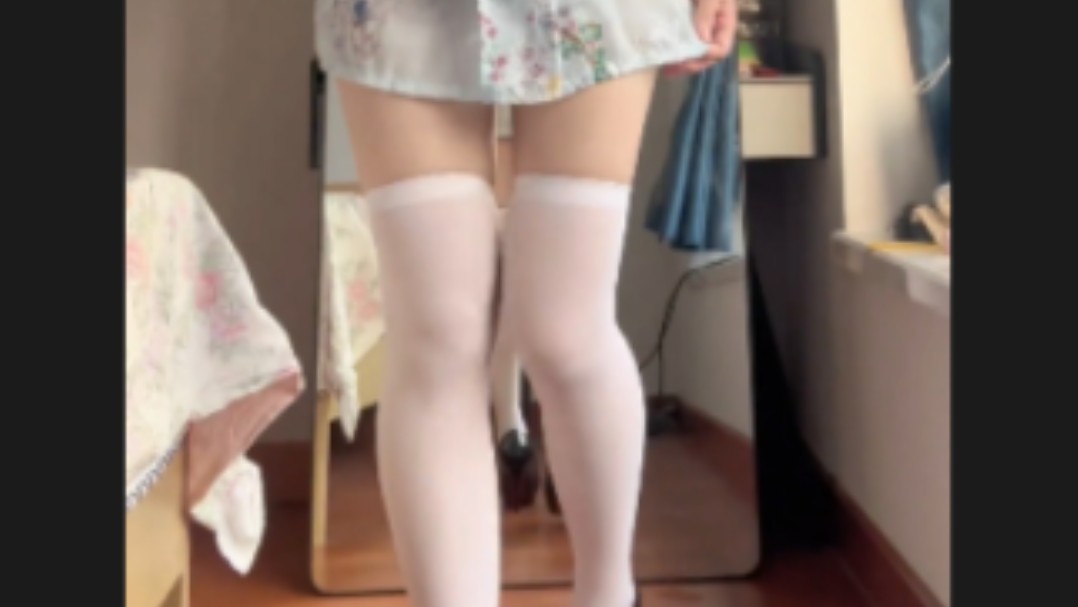 The sweet girl of course is white knee-highs with high heels.