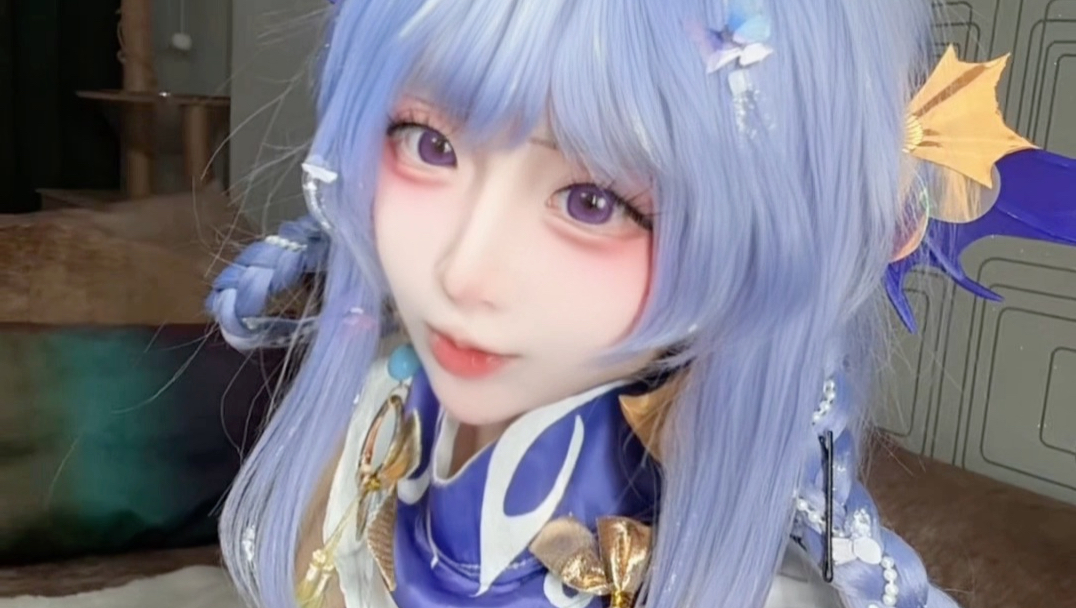 Umm, there's a beauty queen!!!