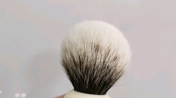 Tzn shaving brush 究极灯泡