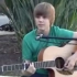 贾斯丁·比伯（Justin Bieber）未成名时在街头演唱&弹吉他完整版萌帅萌帅的声音也很好听
