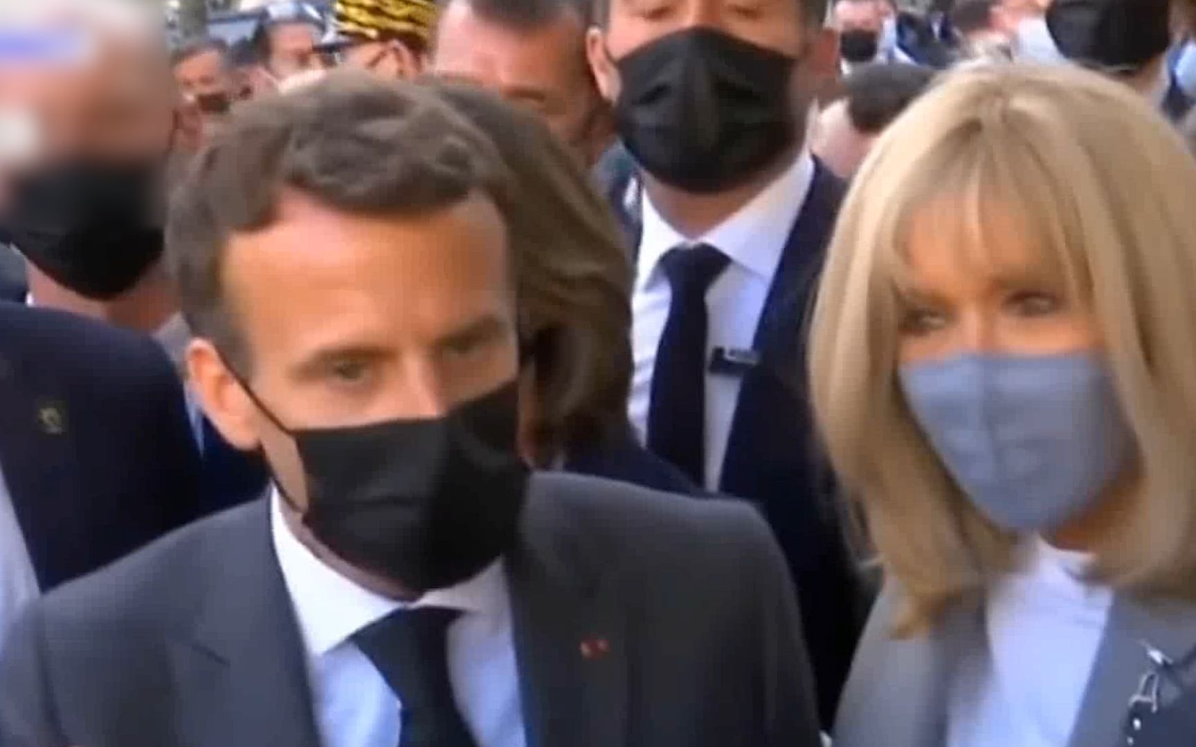 现场！遭人当众狠扇一耳光后 法国总统马克龙情绪激动撂下这些话