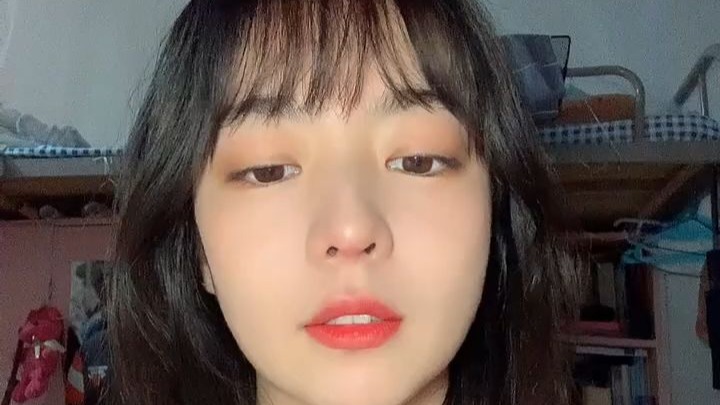 大学女生宿舍甜妹卫生口腔检查 口腔健康要注重