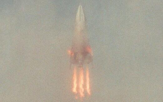 1994年6月27日，DC-X三角快帆回收验证火箭进行了一次试验，虽然在空中发生轻微爆炸，致使箭体出现损坏的情况，但依然完成了测试……