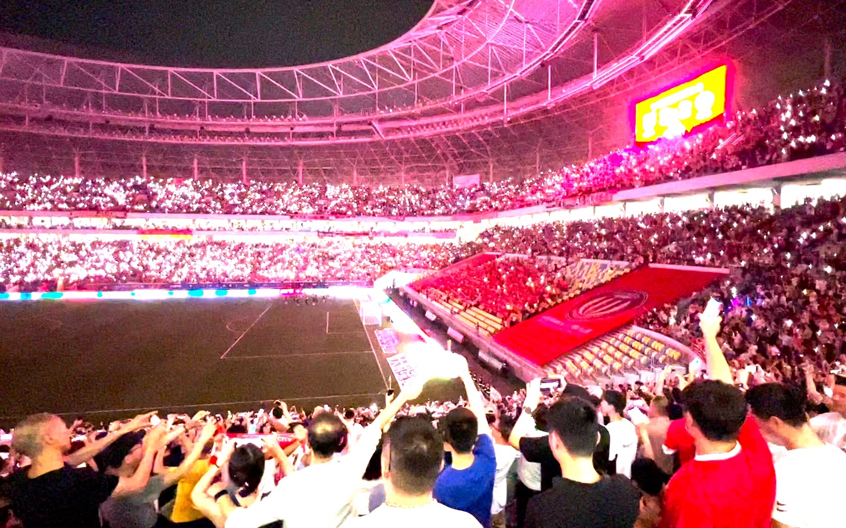 成都蓉城比赛结束后四万人集体大合唱周杰伦的《枫》