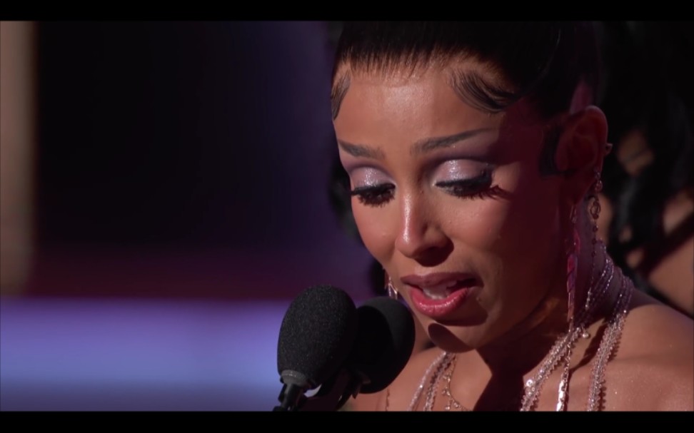 dojacat豆荚猫获格莱美最佳流行音乐奖感动哭泣豆荚一直
