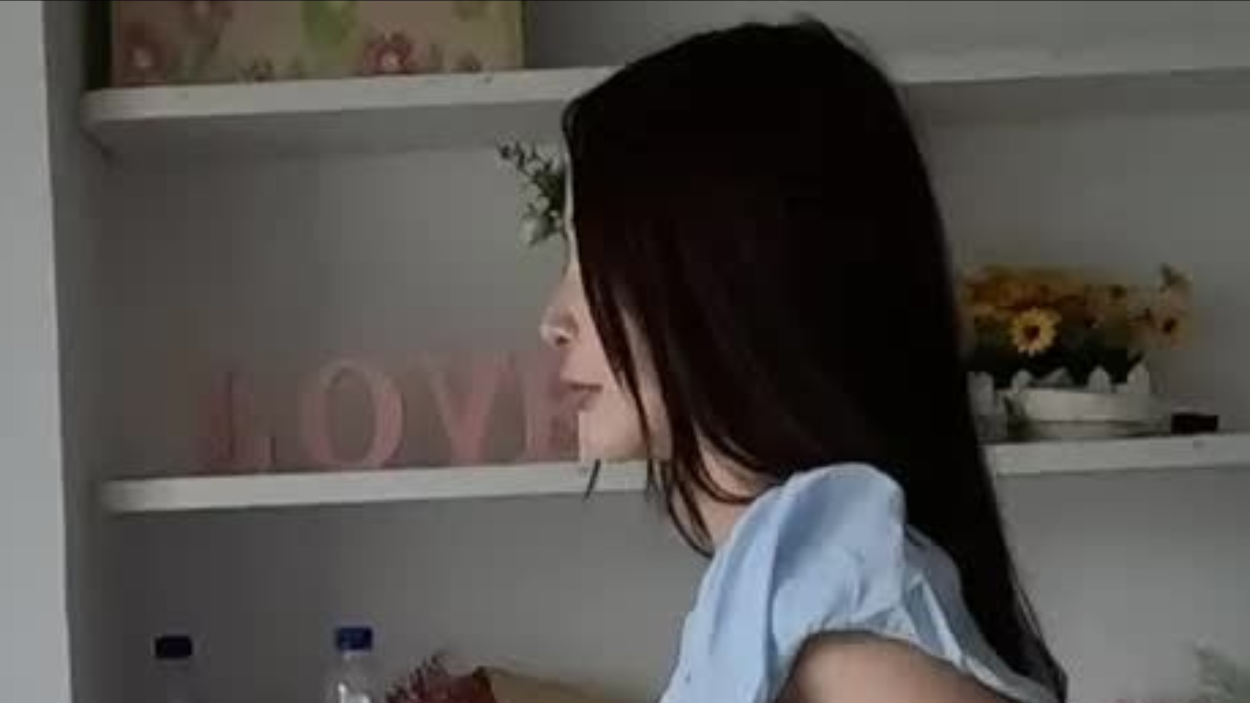 昨天新拍的蛋蛋来啦，感觉更有女人味了，展示我们热销的一款两片式连衣裙哦