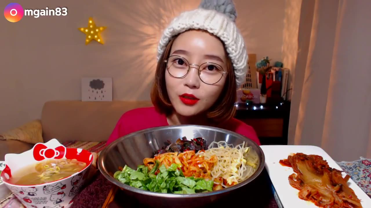 吃货美女dorothy今天吃美味海鲜和脆爽小黄瓜啦视频
