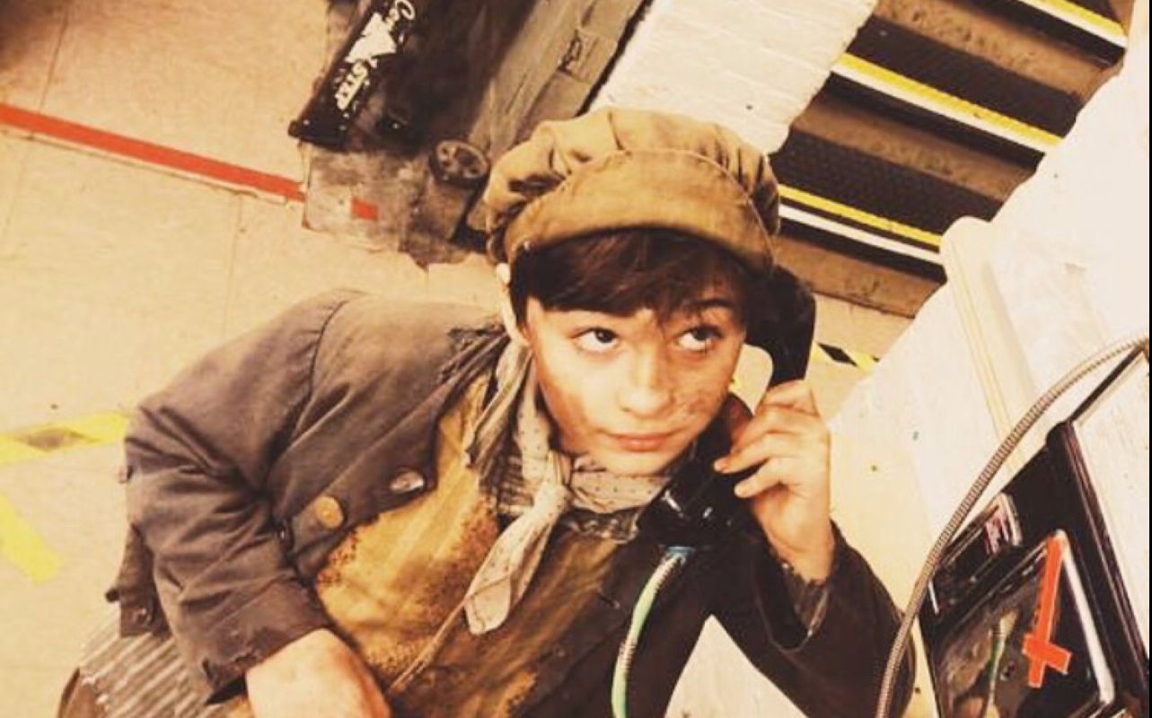 Joshua Colley as Gavroche in Les Miserables US Tour 2012_哔哩哔哩 (゜-゜)つロ 干 ...
