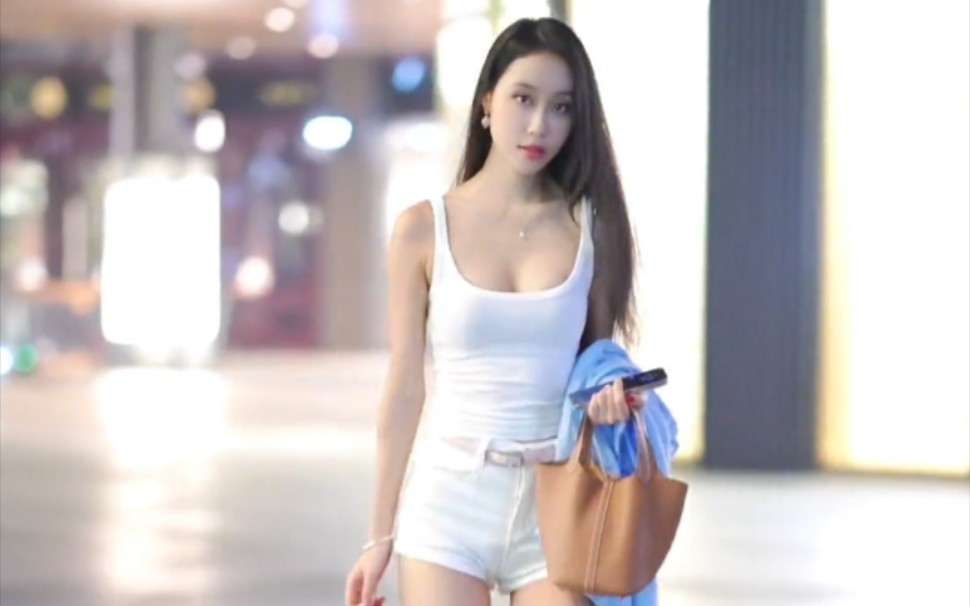 The little cook is here.