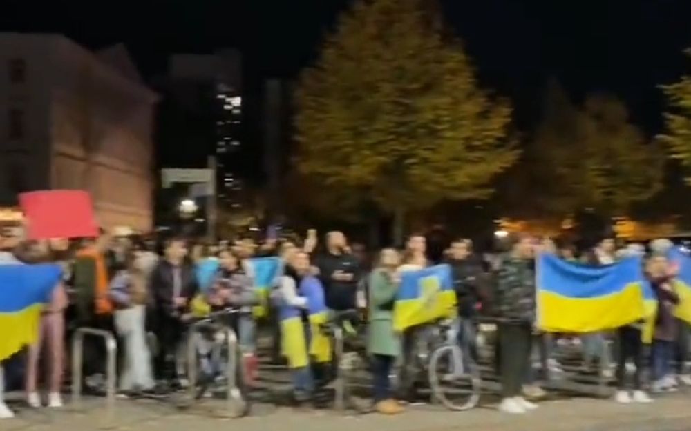 德国示威者对乌克兰难民高喊：“纳粹滚开”