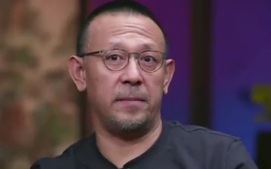 圆桌讲究泒姜文