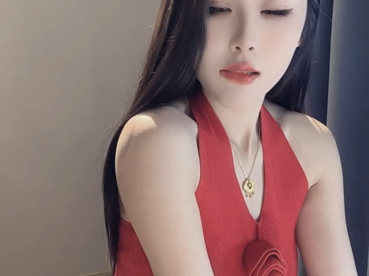 Yesterday there was a 00 to add me, I refused, my sister is in her thirties, 70 80.90 can be considered, do not want the old cow to eat young grass # durable type # single woman # small petite wife