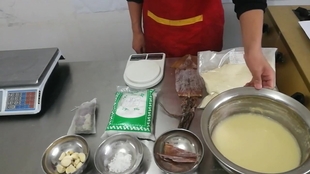 酸梅汤的做法与配方视频 0d741762673b9c920f8dd7927e502618a5b6852e.jpg@310w_174h_1c_100q.jpg