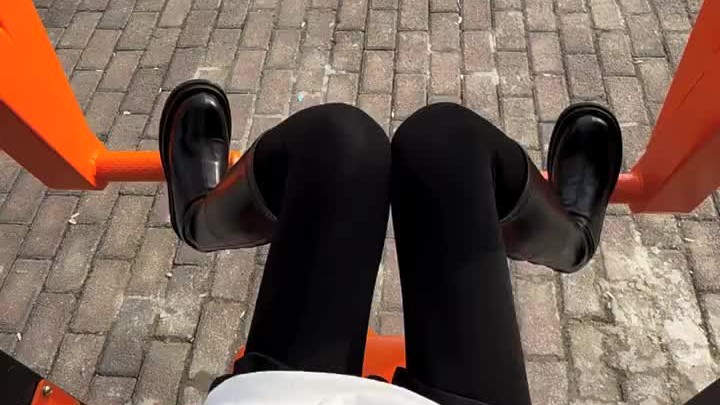 穿长靴锻炼一下