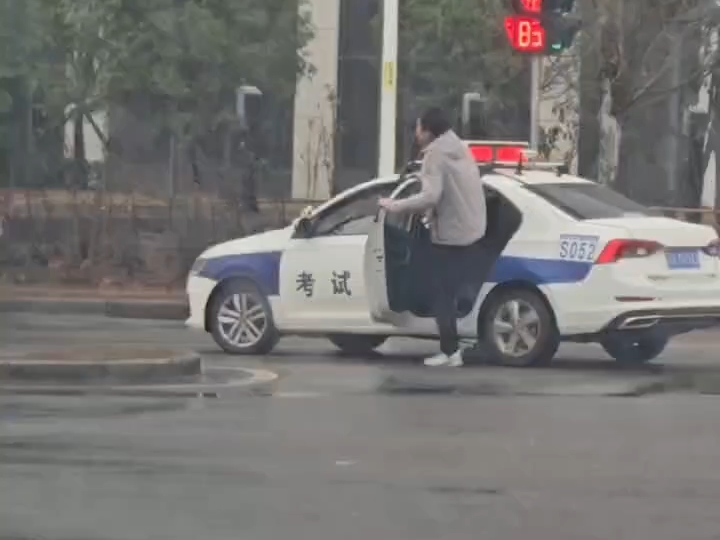 模拟车把考试车搞挂了