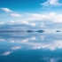 天空之镜，玻利维亚的乌尤尼盐湖，水天一色