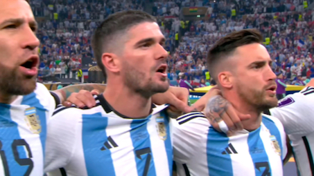 通过决赛前唱国歌这个片段，你就知道阿根廷有多渴望这个冠军！