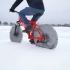 锯齿做的轮胎自行车，冰天雪地随意驰骋，撞到人怎么办？