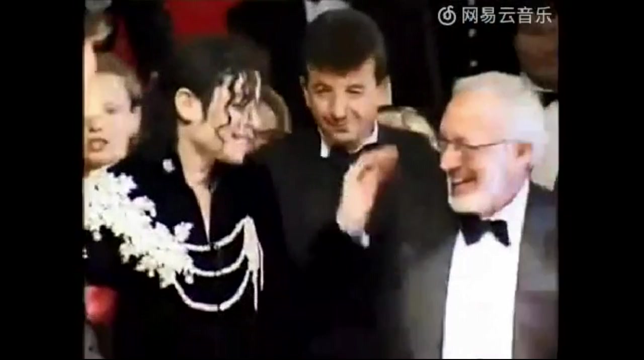 迈克尔杰克逊-1997年出席法国戛纳电影节,瞬间轰动。