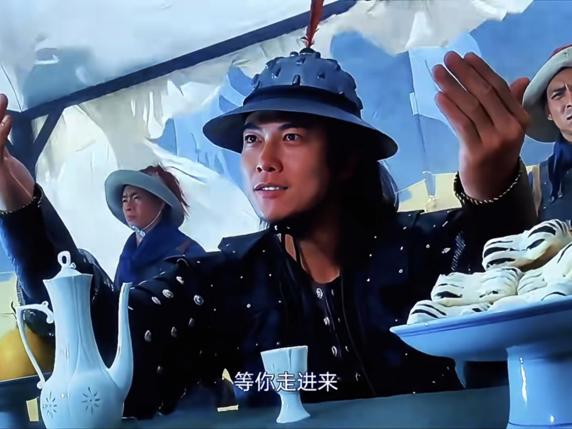 君宝，吃苦没喊你，享福没忘你，桌子上不是大鱼大肉，而是你最爱吃的豆沙包！