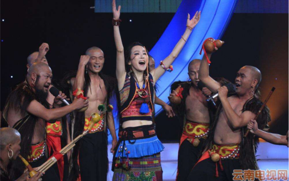【萨顶顶】【考古】「拉古拉古」09年云南青歌赛颁奖晚会  ♡+♡=♡² 大秀舞蹈啊 爱了爱了爱了