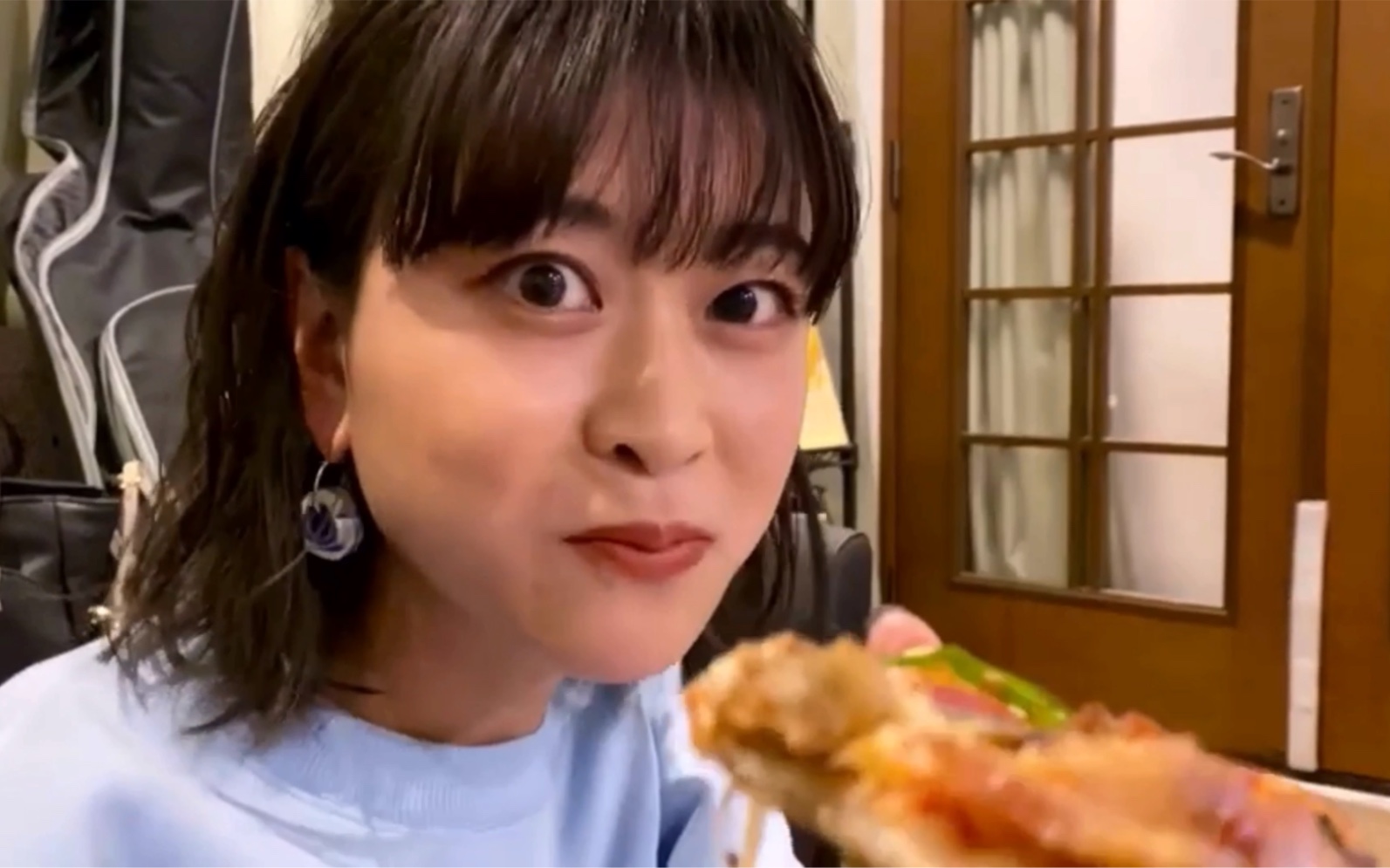 本泉莉奈喂你吃披萨【ヨシオカとホンイズミ】
