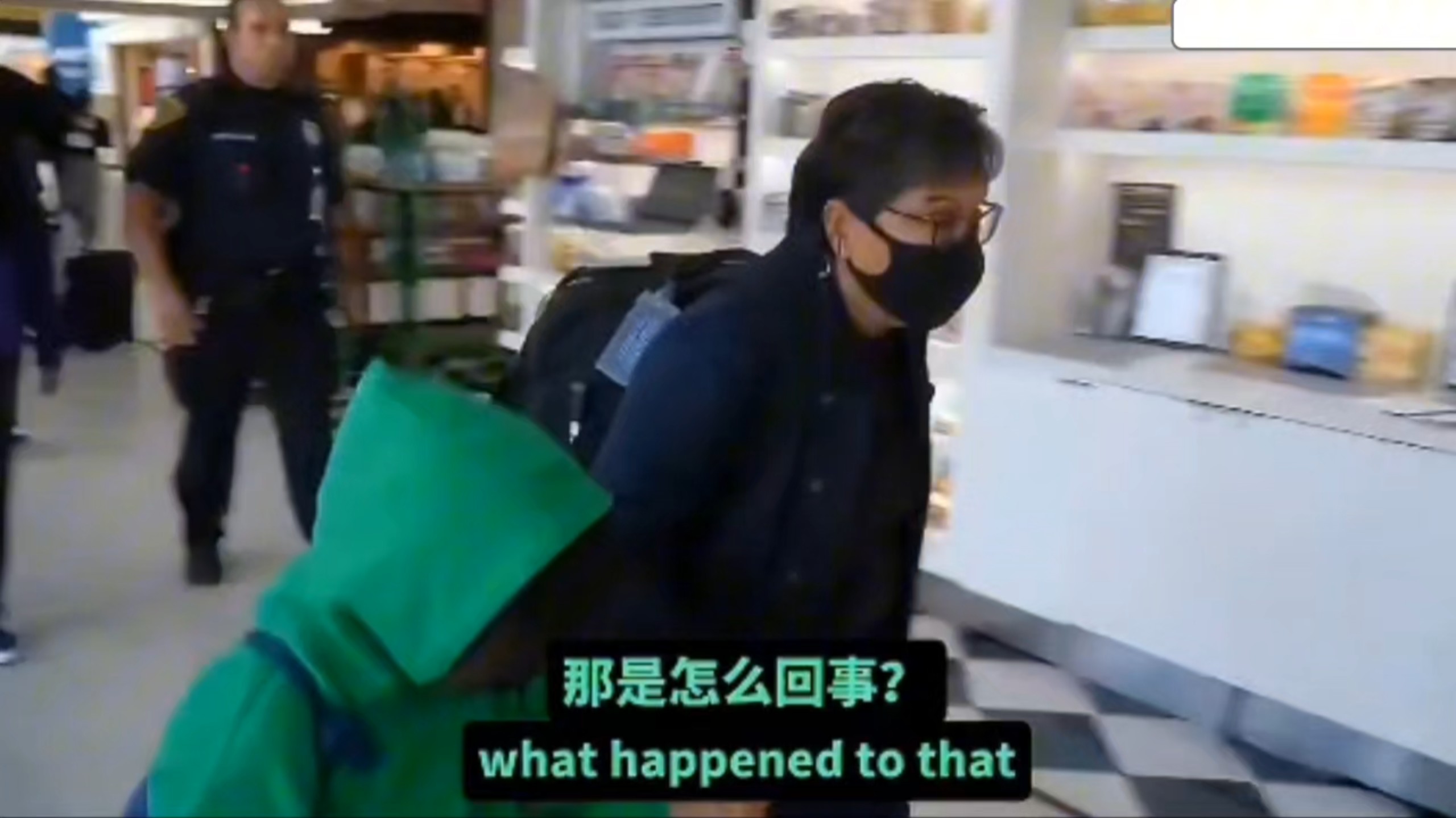 在美国麦卡伦机场，一名中央情报局承包商凌晨5点在机场被抓获，当时他正在贩卖儿童。