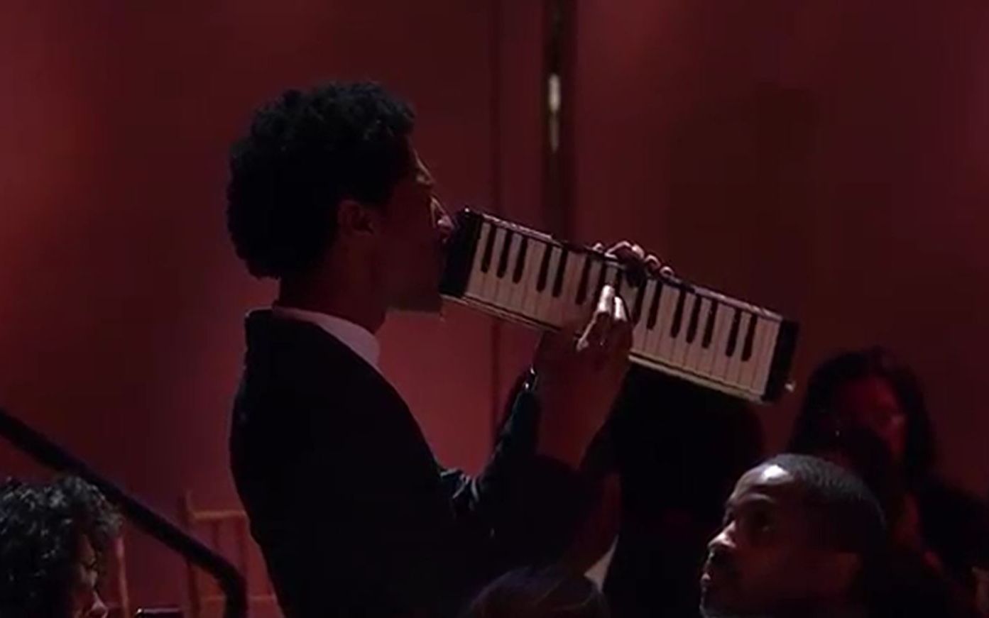 Jon Batiste Serenades with a Melodica_哔哩哔哩_bilibili