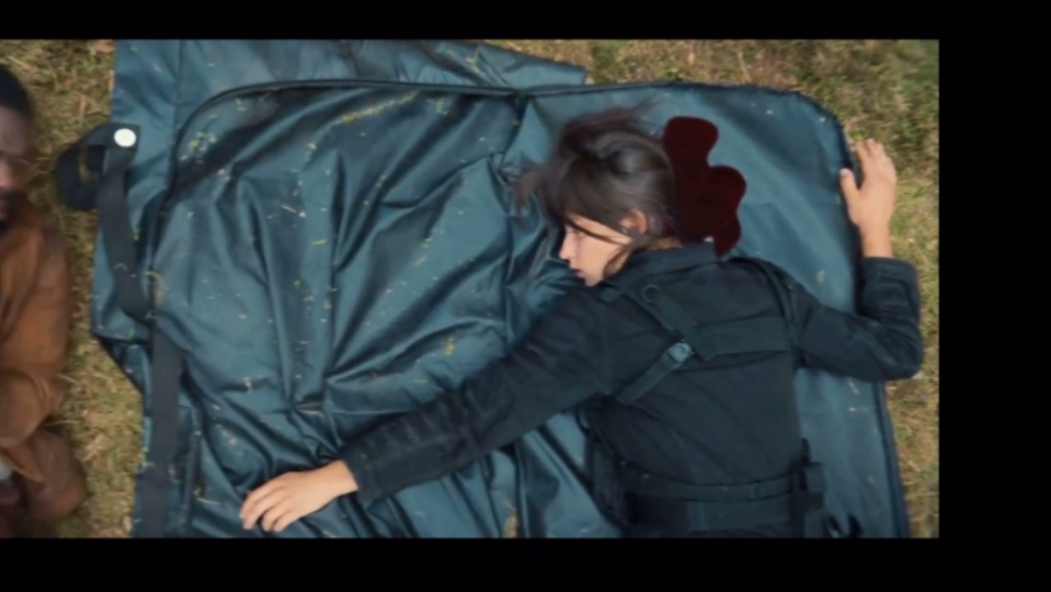 美女反派过来收尸体 没想到自己变成了尸体